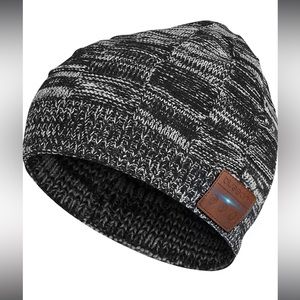 4/$20 NWT Black and White Bluetooth Beanie/ Toque